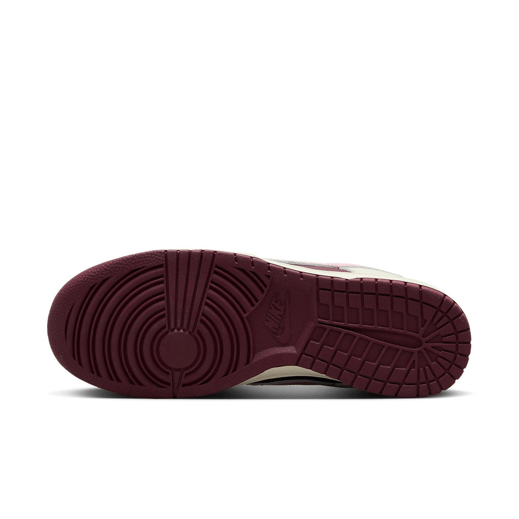 Nike Dunk Low Premium "Valentine's Day" DR9705-100